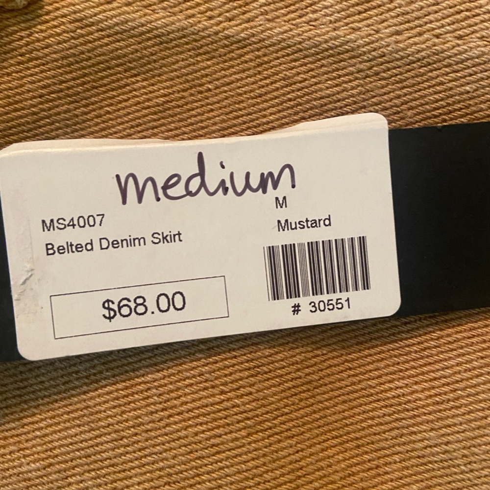 Short skirt, NWT, Size Medium